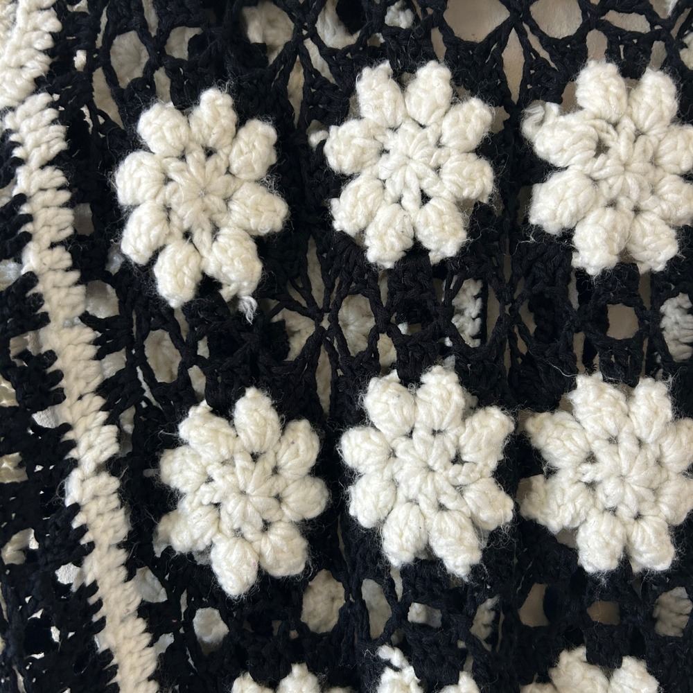 Dreamers by Debut Black White Daisy Flower Crochet‎ Vest Boho festival S/M - Picture 6 of 8